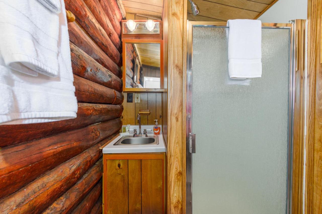 Alpine Meadows Log Cabin Гърдууд Екстериор снимка