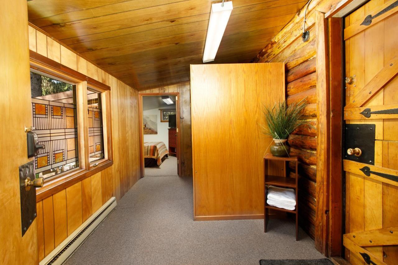 Alpine Meadows Log Cabin Гърдууд Екстериор снимка