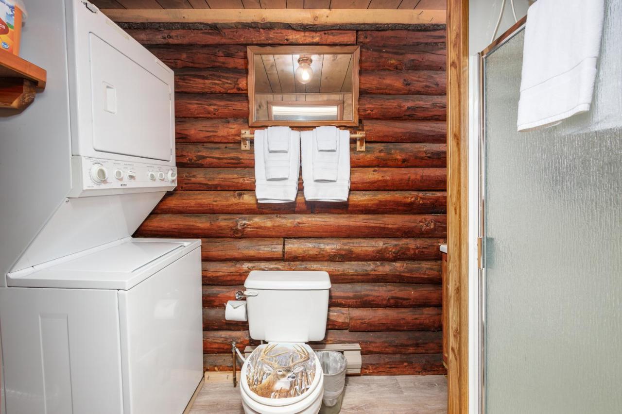 Alpine Meadows Log Cabin Гърдууд Екстериор снимка