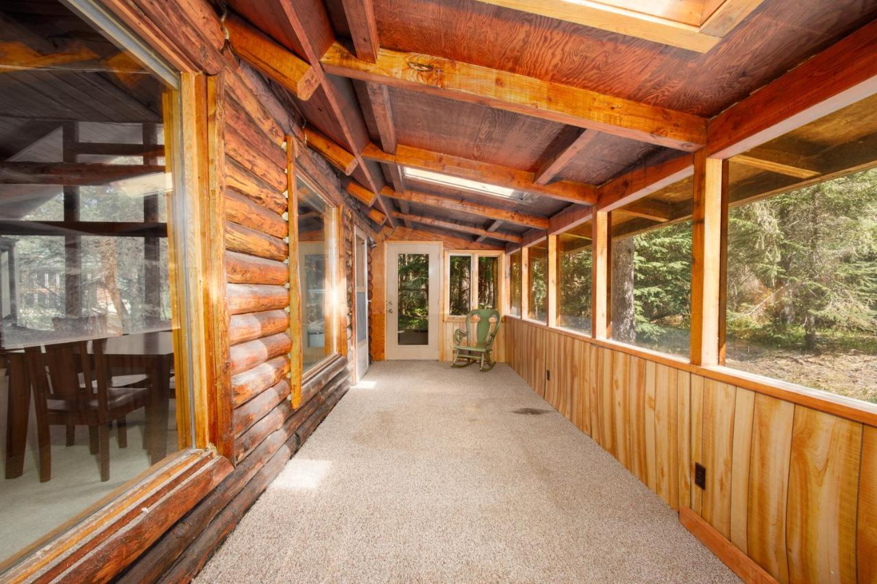 Alpine Meadows Log Cabin Гърдууд Екстериор снимка