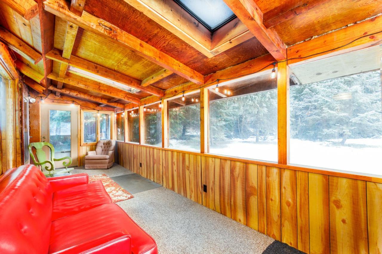 Alpine Meadows Log Cabin Гърдууд Екстериор снимка