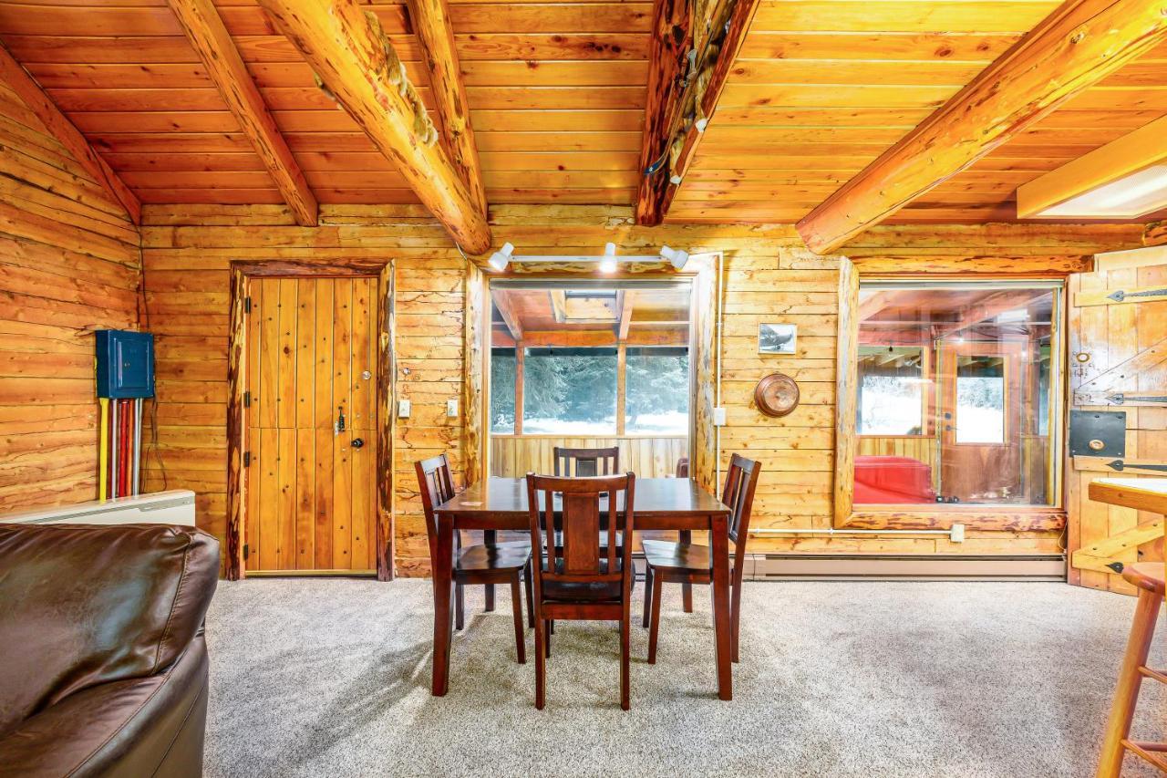 Alpine Meadows Log Cabin Гърдууд Екстериор снимка