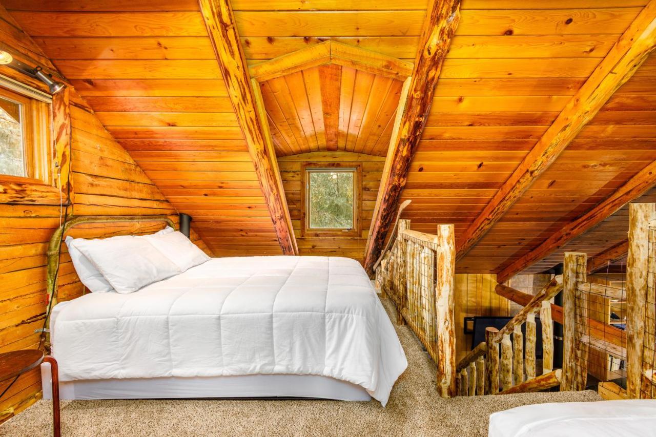 Alpine Meadows Log Cabin Гърдууд Екстериор снимка